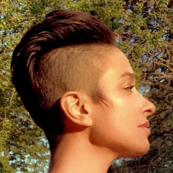 Meet your Posh Ambassador Heidi! - Picture 2 of 13